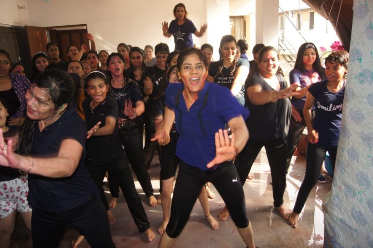 Women dancing on Holi celebration in kardioqueens studio